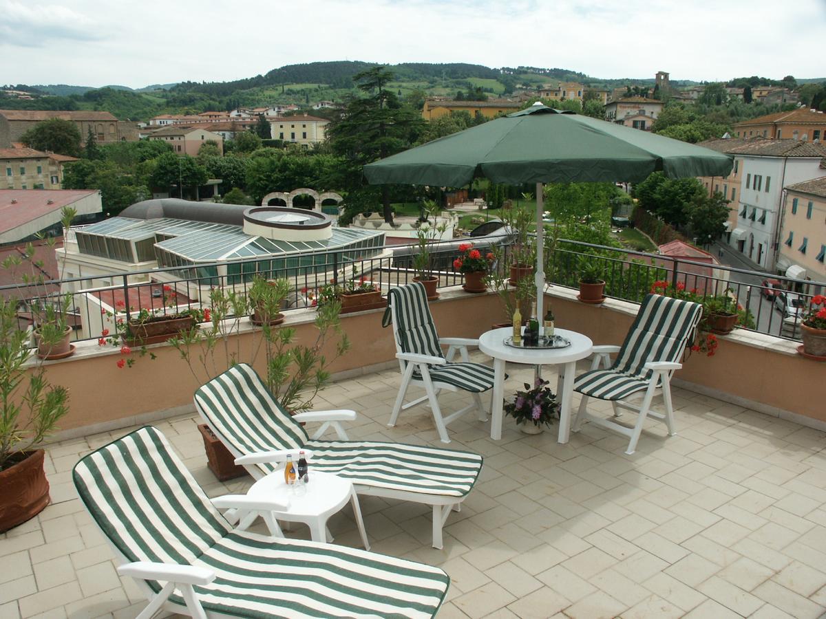 Albergo Livorno 카쉬아나테르메 외부 사진