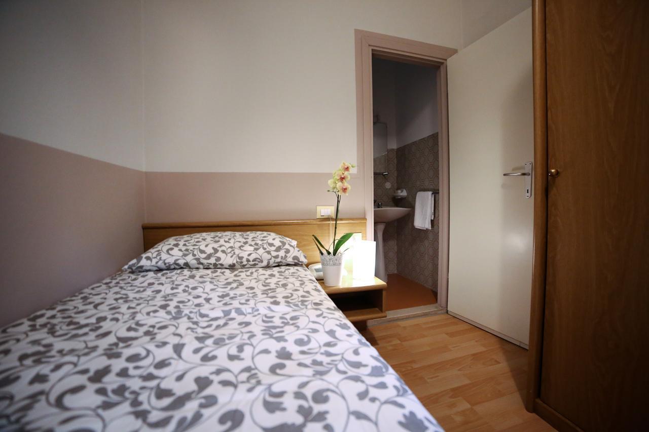 Albergo Livorno 카쉬아나테르메 외부 사진