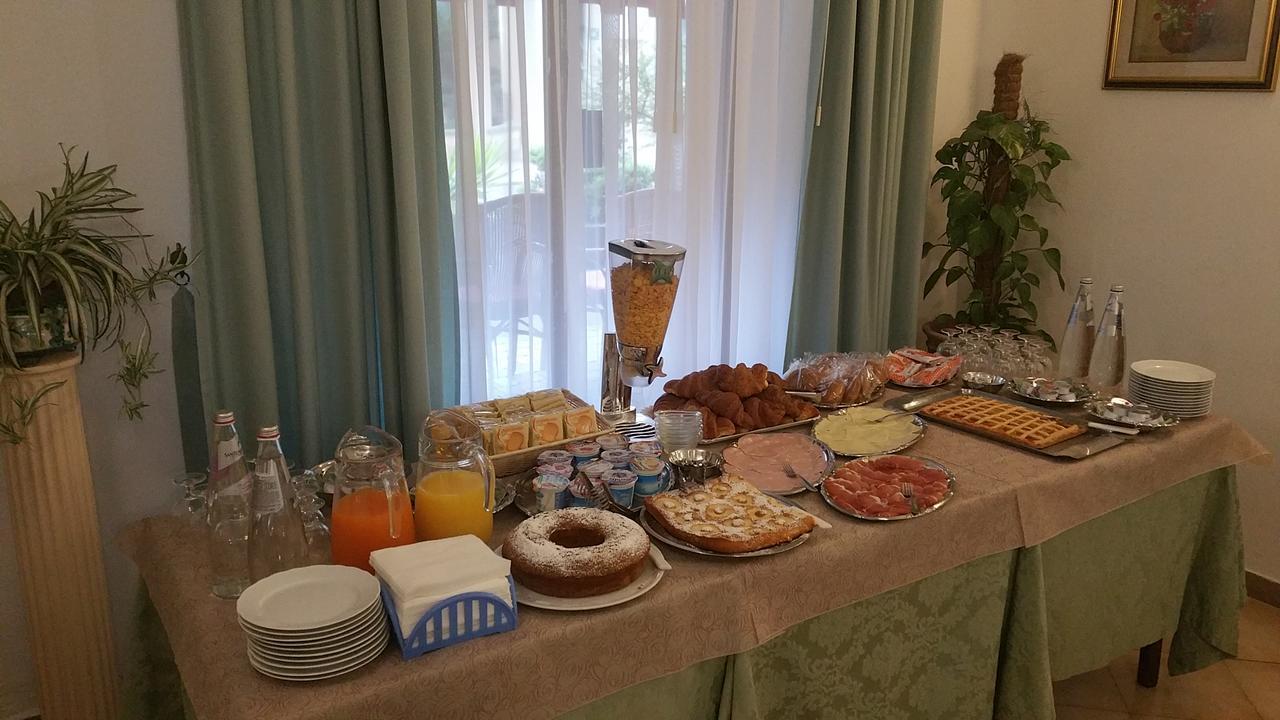Albergo Livorno 카쉬아나테르메 외부 사진