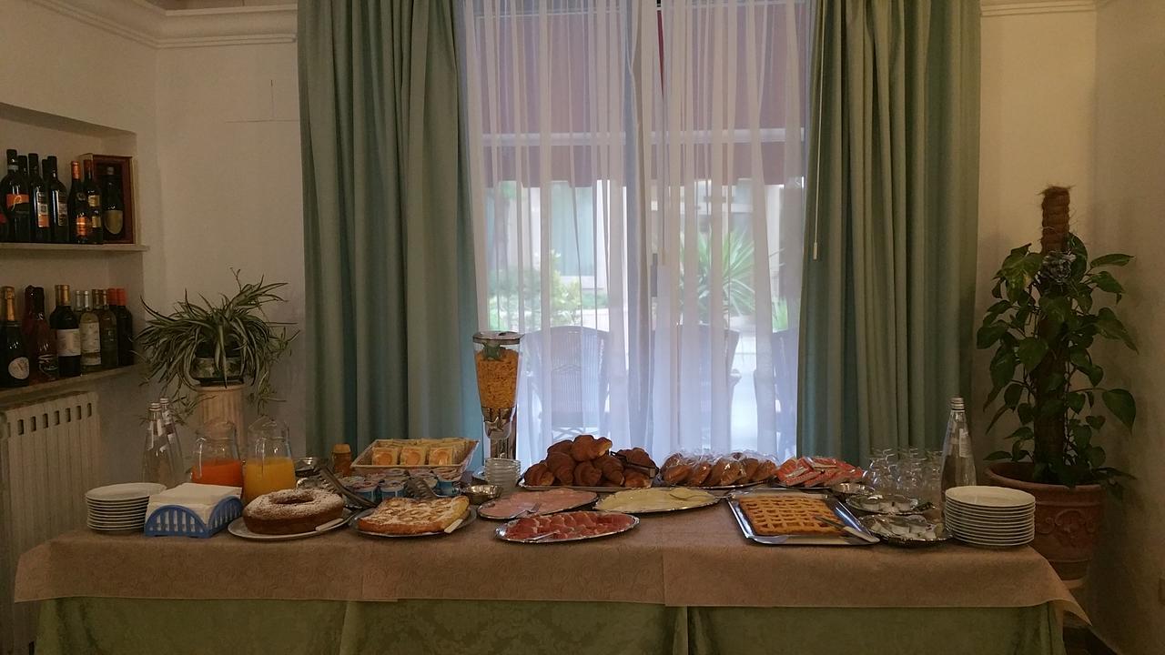 Albergo Livorno 카쉬아나테르메 외부 사진