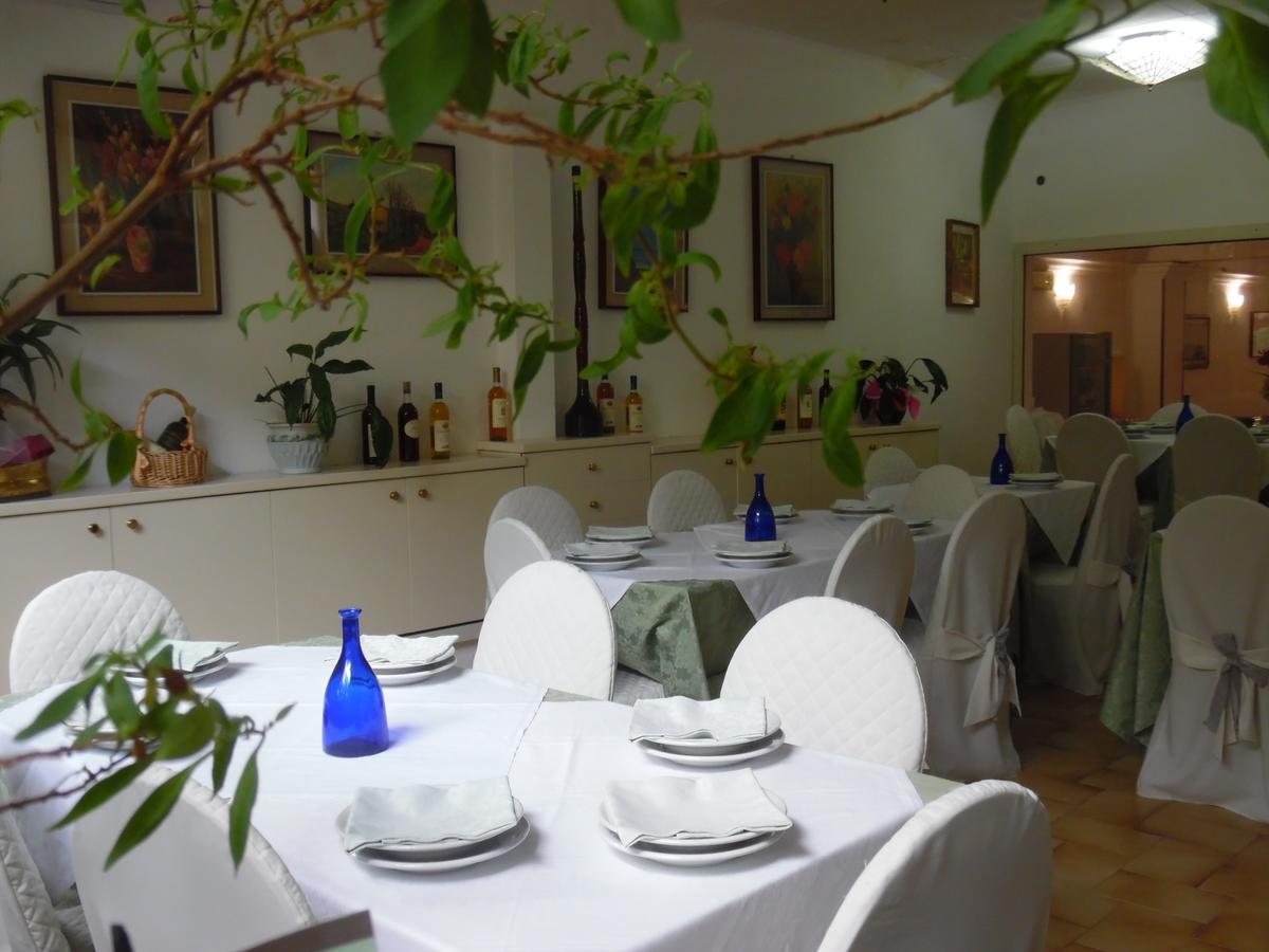 Albergo Livorno 카쉬아나테르메 외부 사진