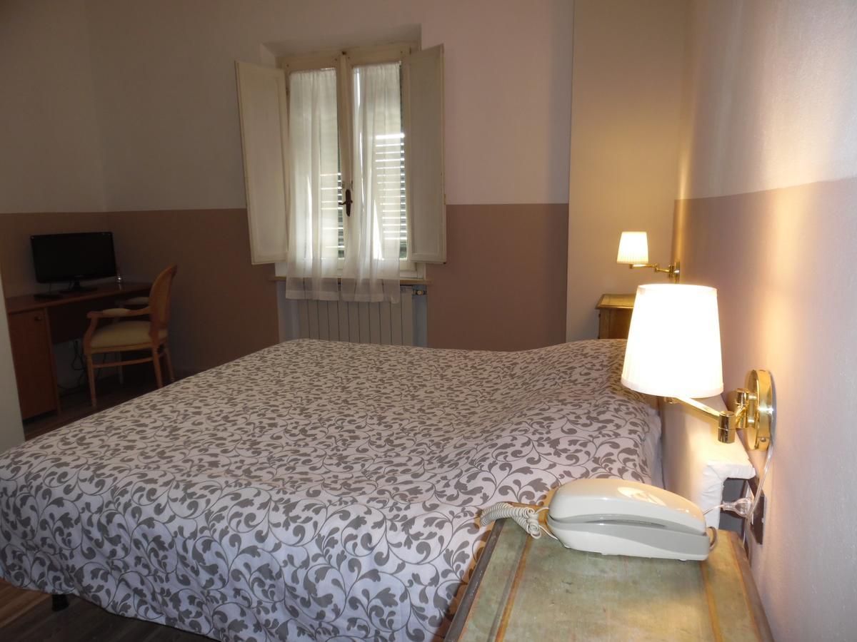 Albergo Livorno 카쉬아나테르메 외부 사진